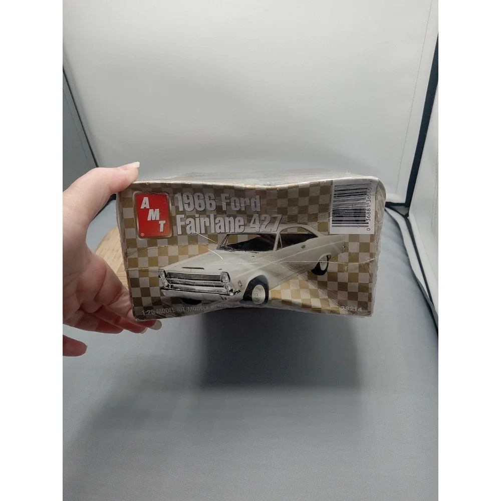 1/25 SCALE AMT  MODEL KIT 1966‎ FORD FAIRLANE 427 #38214 Smashed Box